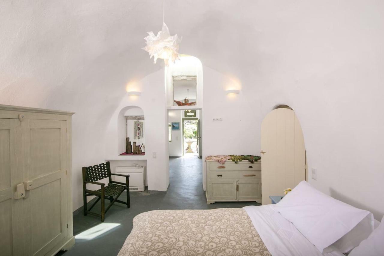 Vila Agrilia Secluded Cave House Thirasia Exteriér fotografie